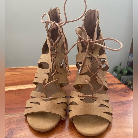 Open Toe Tavernelle Gladiator Taupe Faux Leather Cut Out Lace Up Block Heels - Picture 4 of 7